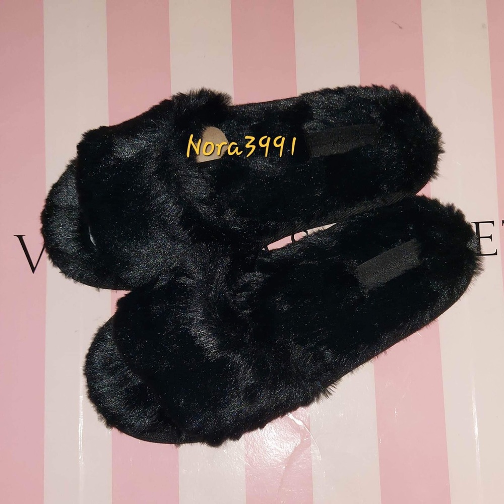 PINK VS Faux Fur slipper size Medium NIP - Picture 7 of 10